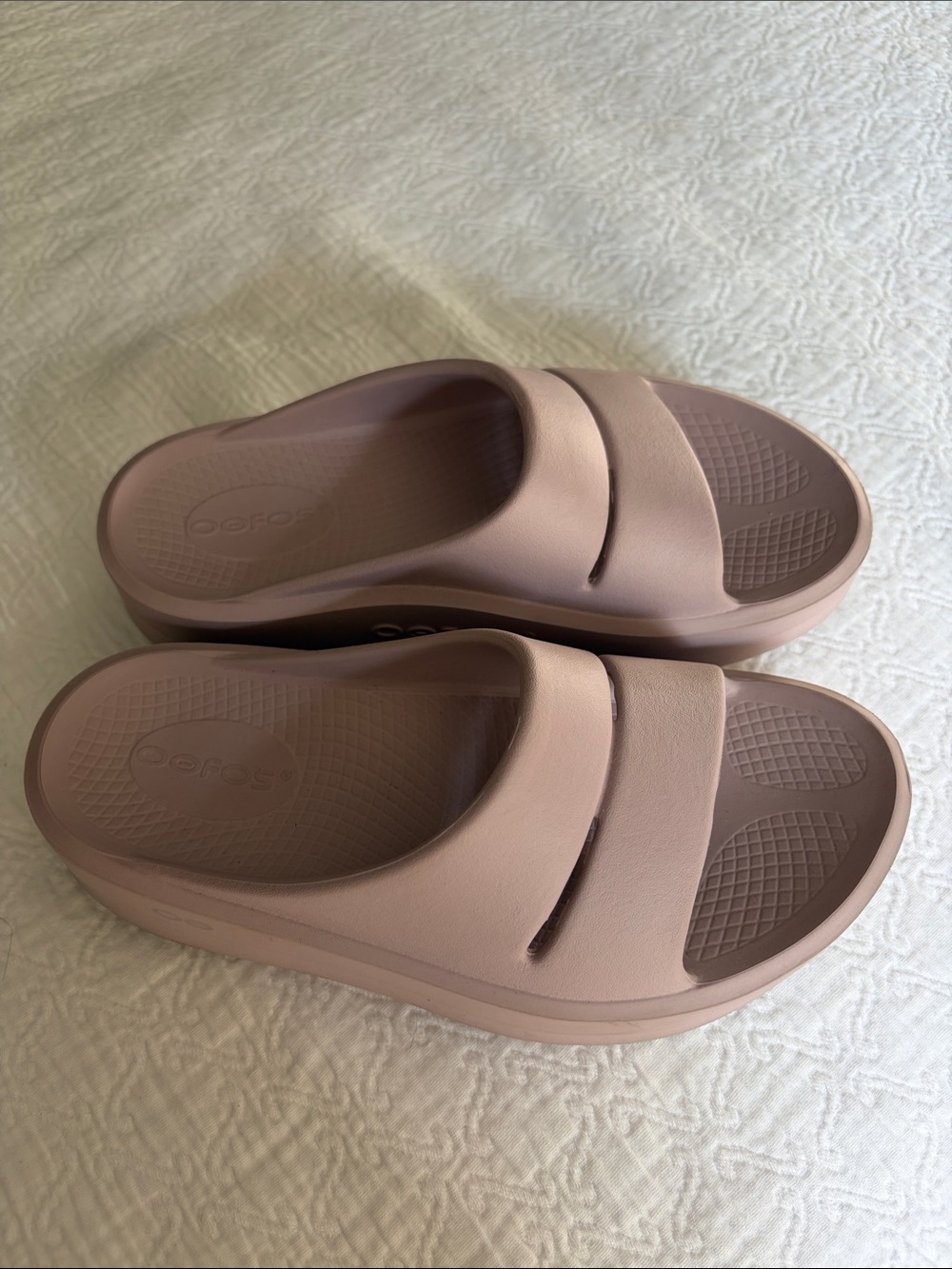 OOFOS Women's Slide Sandals in Dusty Rose